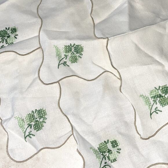 6 vintage white linen napkins with scalloped edges & embroidered - Picture 4 of 6